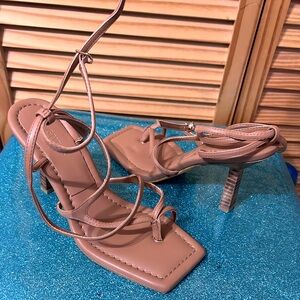 GUESS Nude Strappy Leeba Square Toe Stiletto Heeled Thong Sandals
Size: 6 M